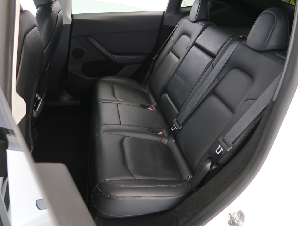 Tesla Model Y 4x4 2023 12