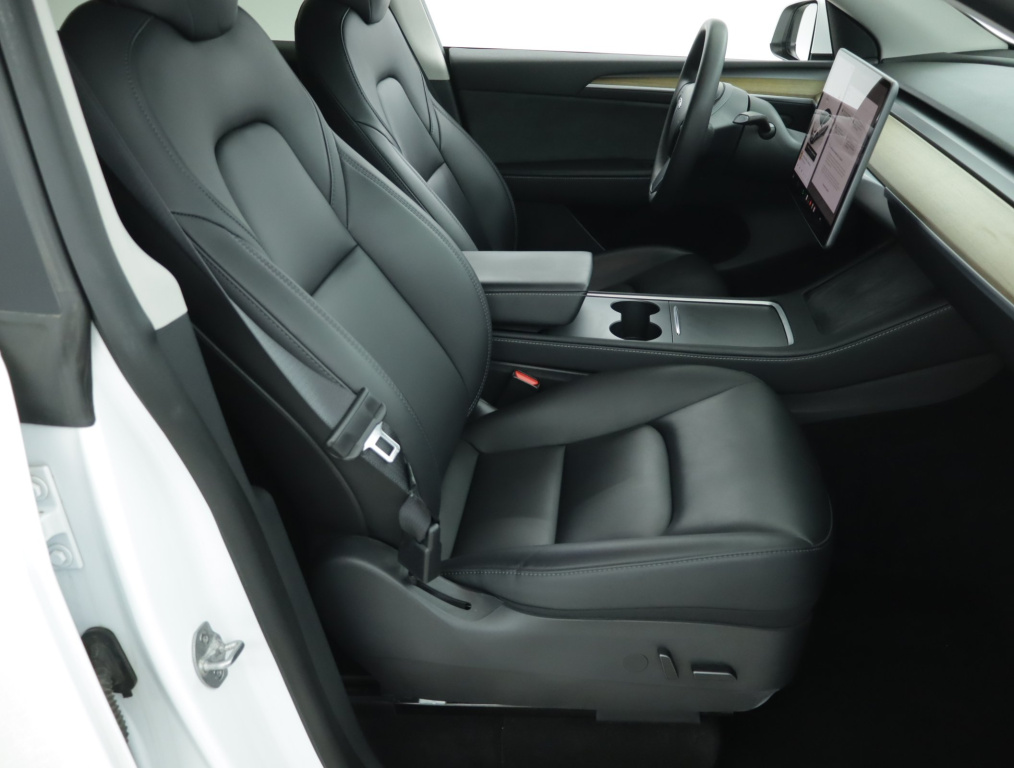 Tesla Model Y 4x4 2022 10