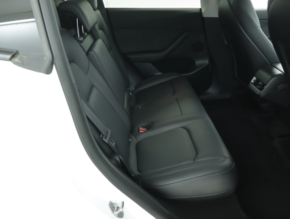 Tesla Model Y 4x4 2022 11