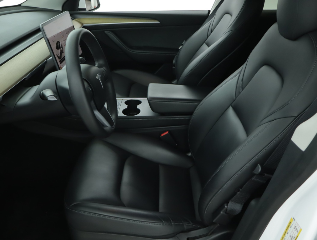 Tesla Model Y 4x4 2022 13