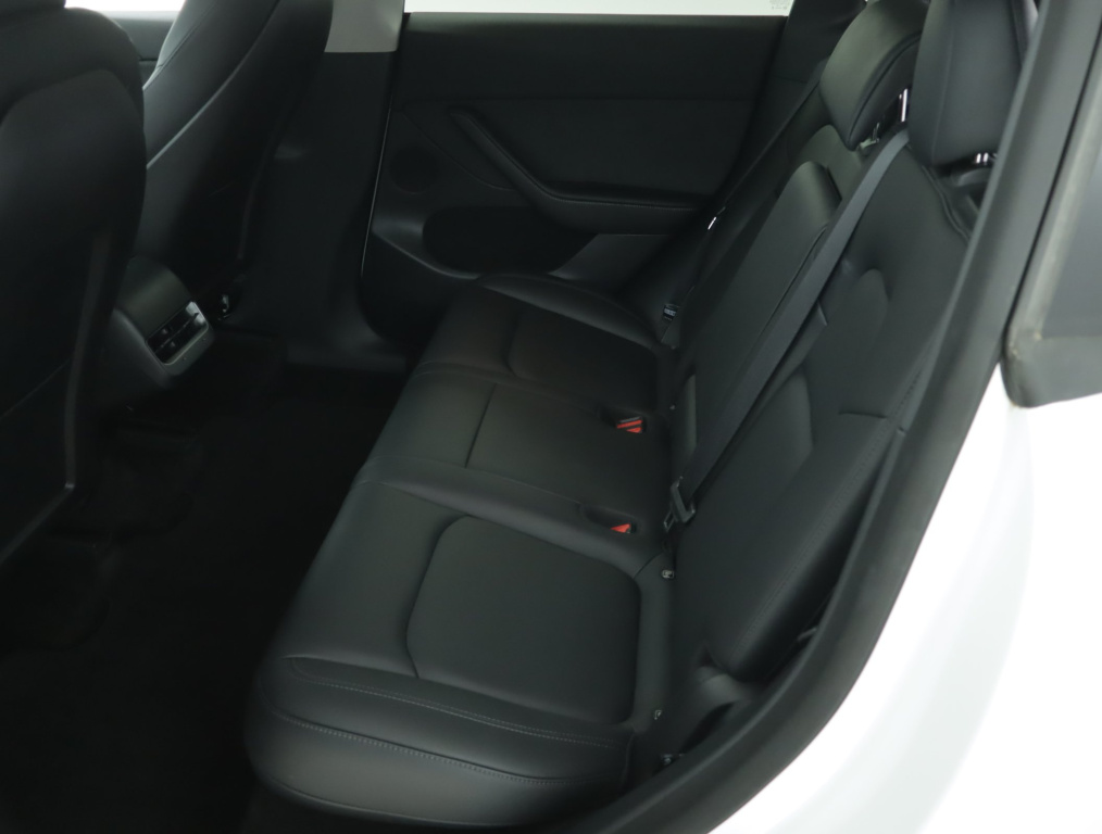 Tesla Model Y 4x4 2022 12