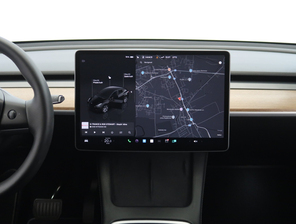 Tesla Model Y 4x4 2023 14