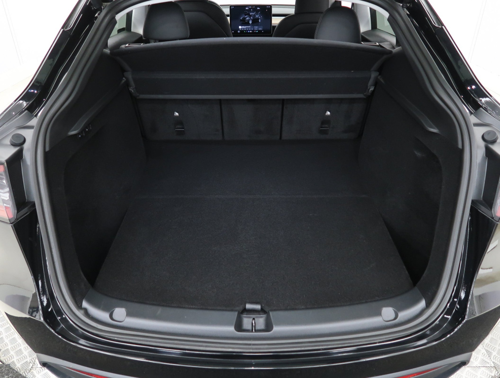 Tesla Model Y 4x4 2023 16