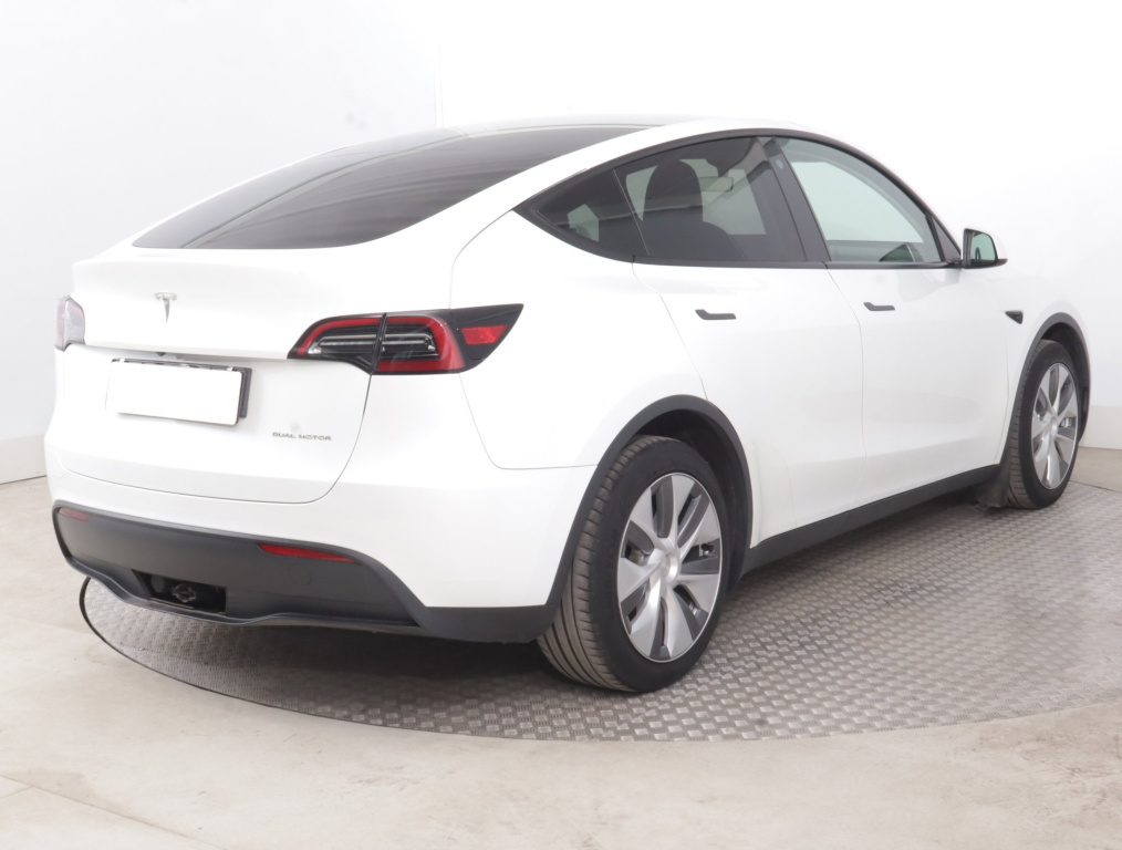 Tesla Model Y 4x4 2023 7
