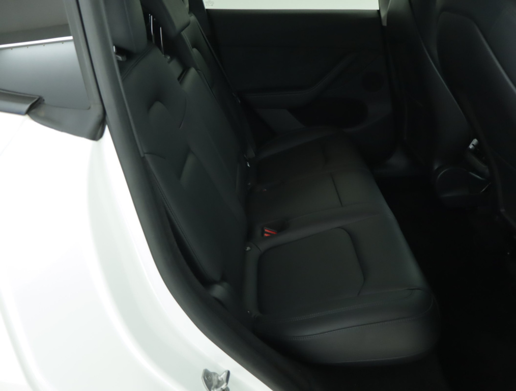 Tesla Model Y 4x4 2023 11