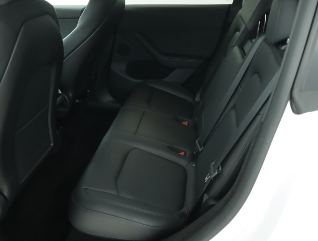 Tesla Model Y 4x4 2023 12
