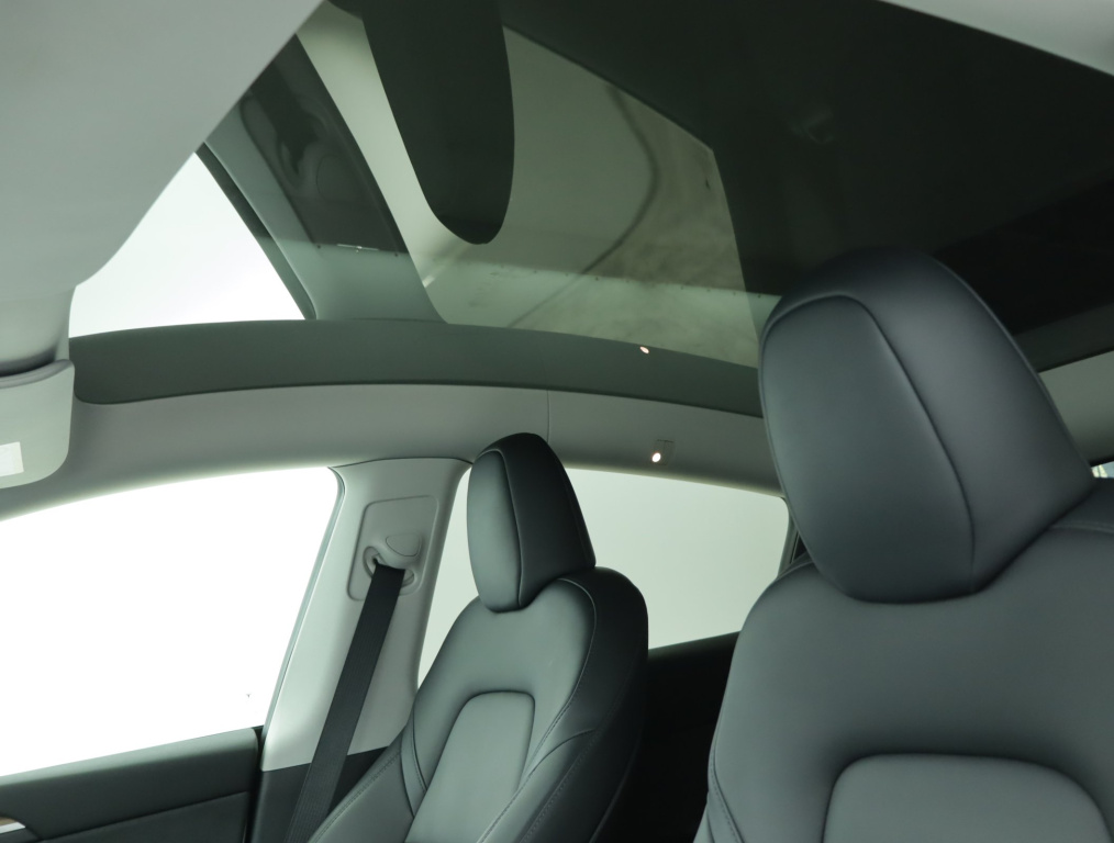 Tesla Model Y 4x4 2023 19