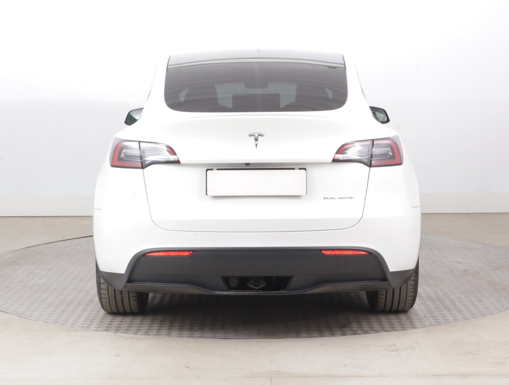 Tesla Model Y 4x4 2023 6
