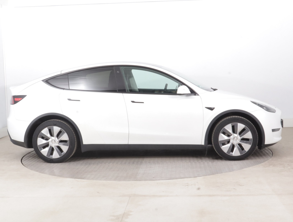 Tesla Model Y 4x4 2023 8