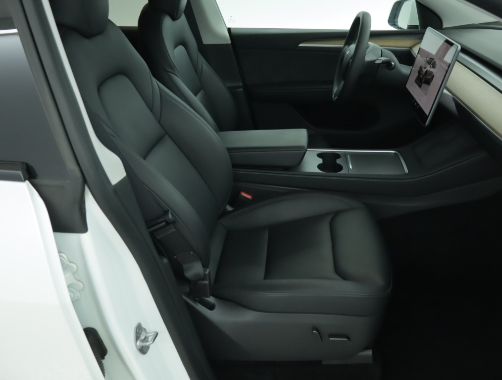 Tesla Model Y 4x4 2023 10