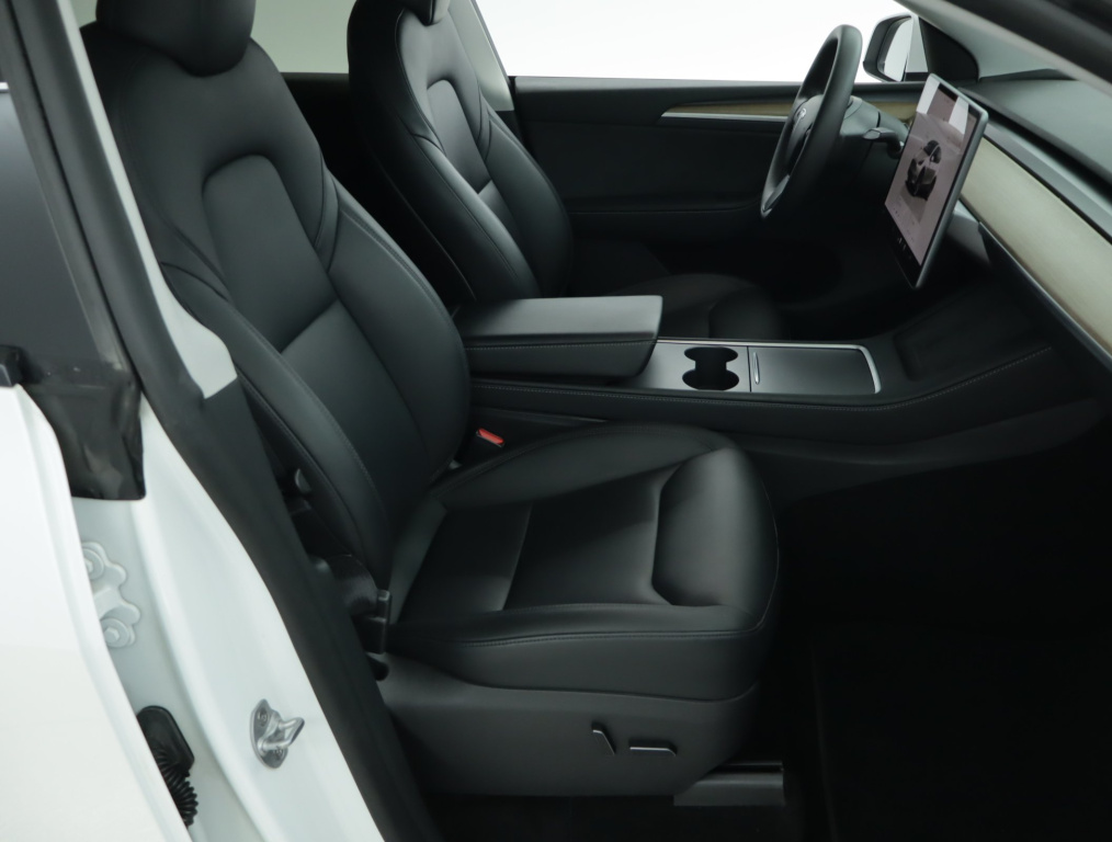 Tesla Model Y 4x4 2023 10