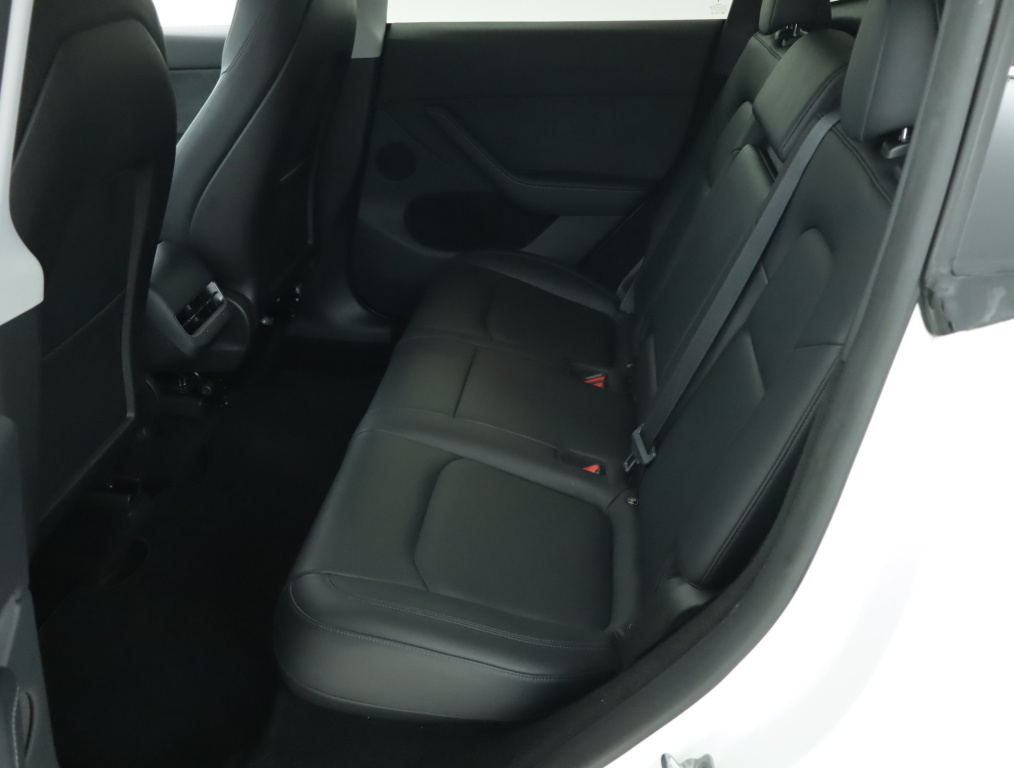 Tesla Model Y 4x4 2023 12