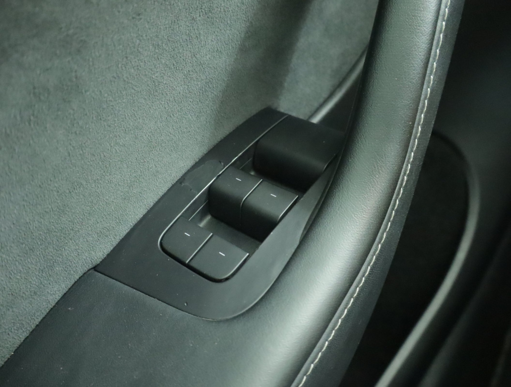 Tesla Model Y 4x4 2022 23