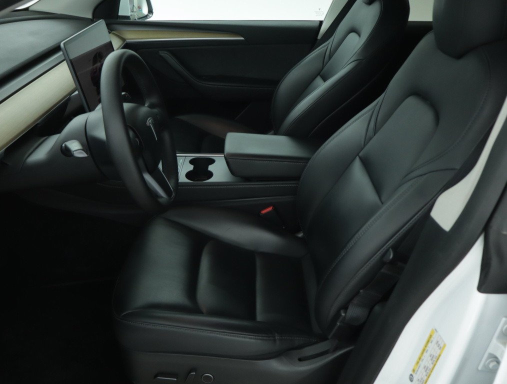 Tesla Model Y 4x4 2022 13
