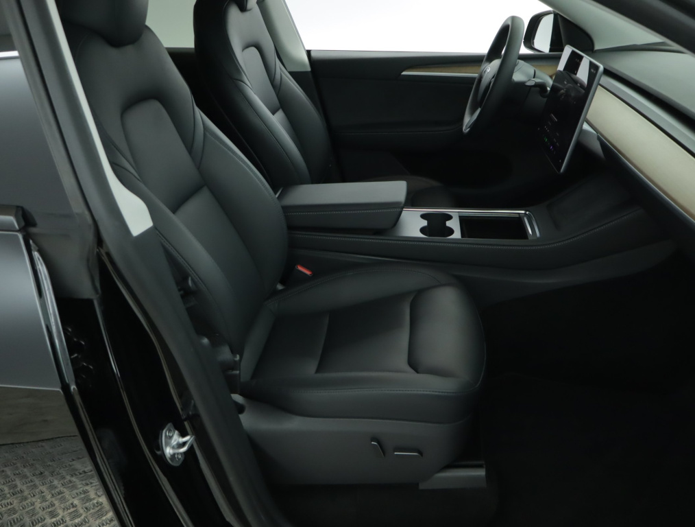 Tesla Model Y 4x4 2022 10