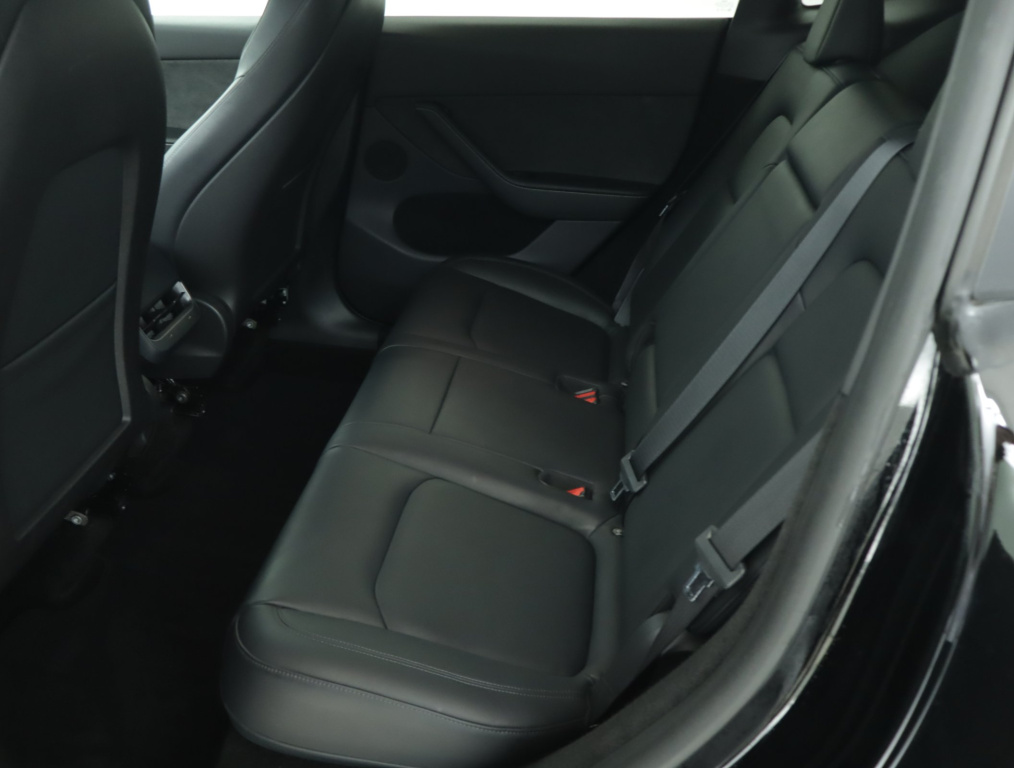 Tesla Model Y 4x4 2022 12