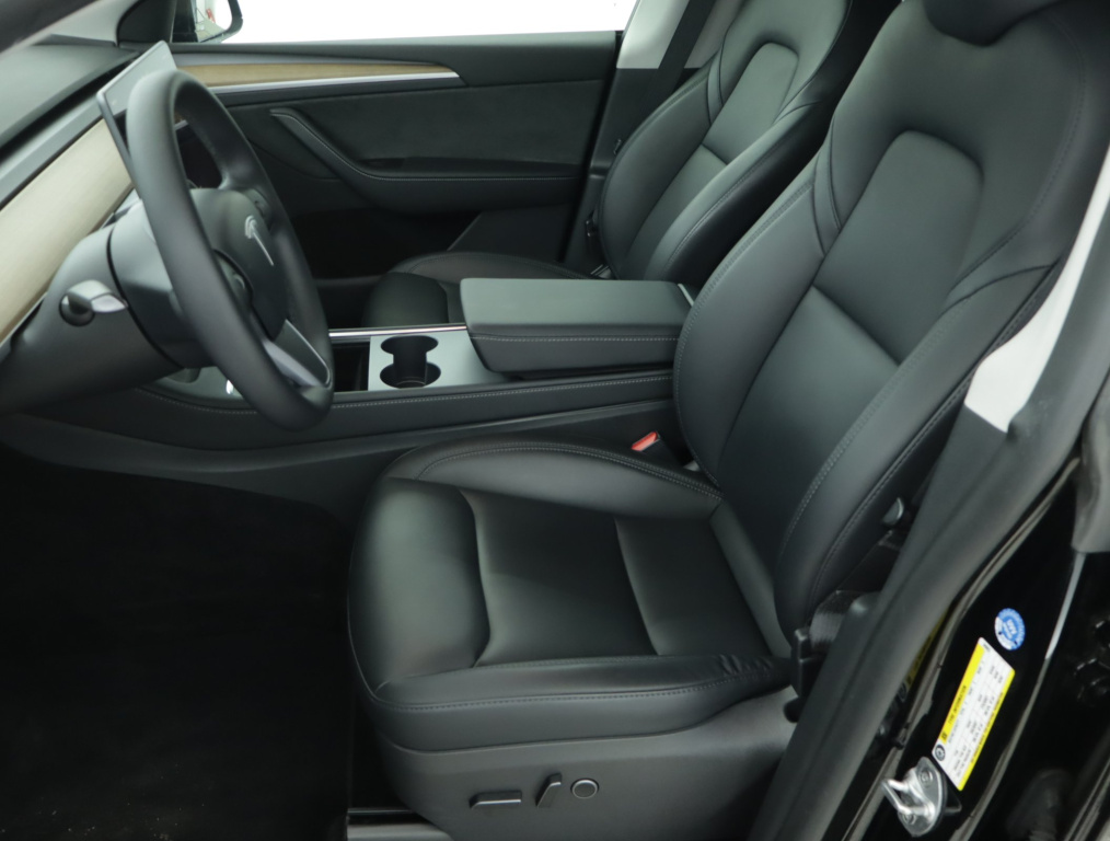 Tesla Model Y 4x4 2022 13