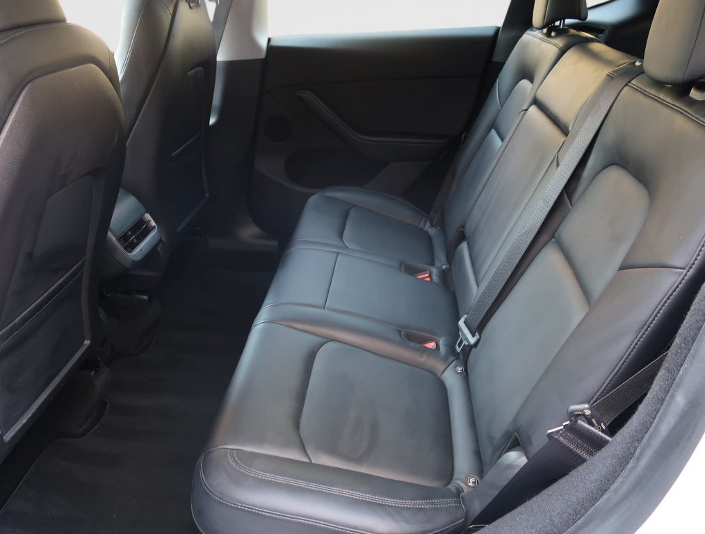 Tesla Model Y 4x4 2022 12
