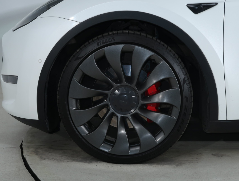 Tesla Model Y 4x4 2022 18