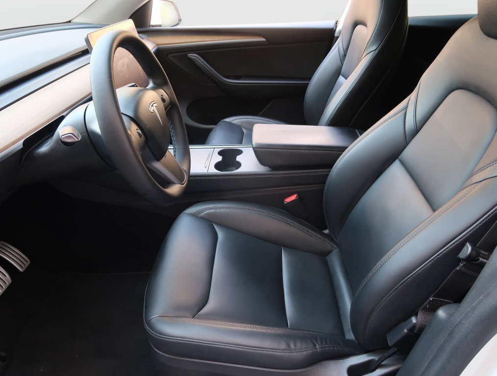 Tesla Model Y 4x4 2022 13