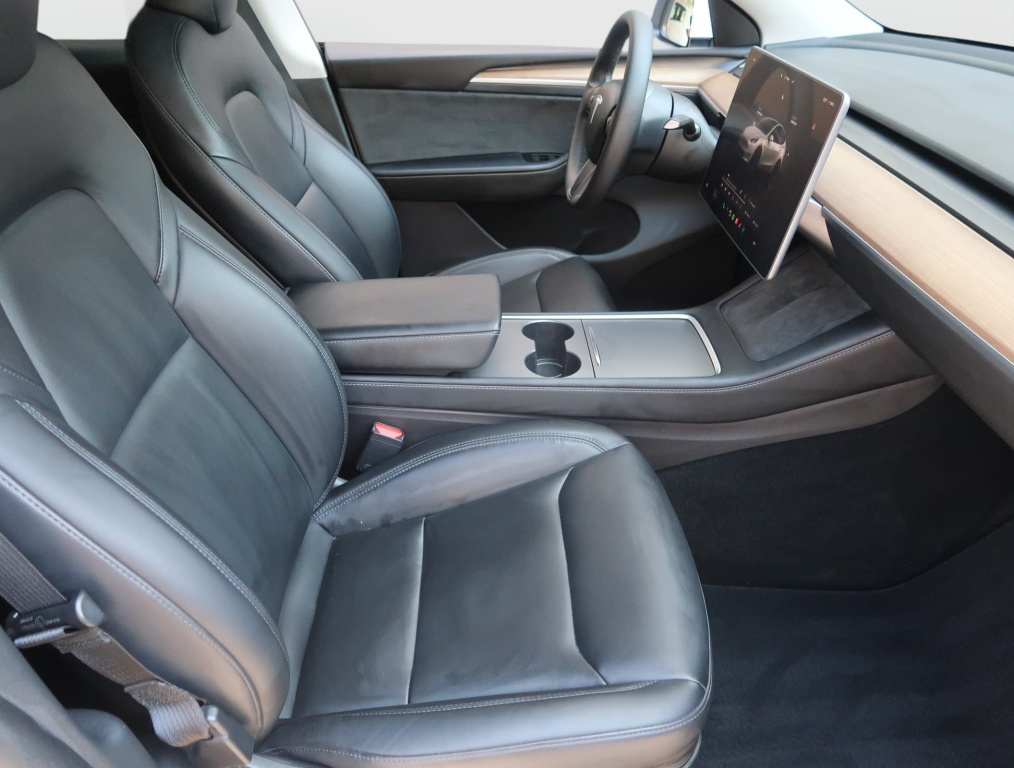 Tesla Model Y 4x4 2022 10