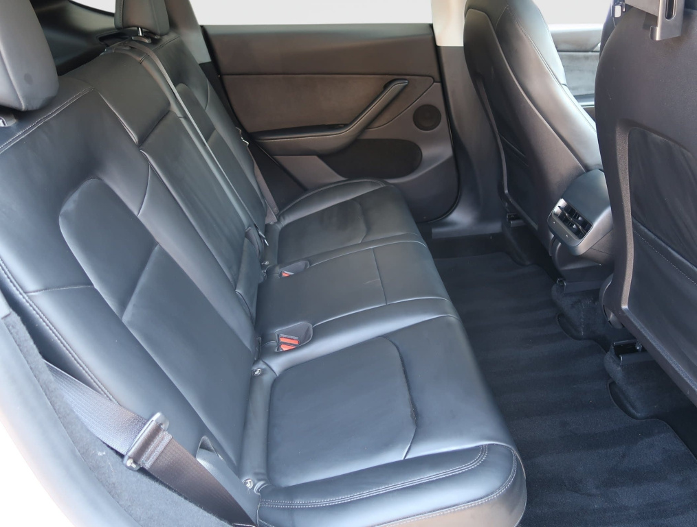 Tesla Model Y 4x4 2022 11
