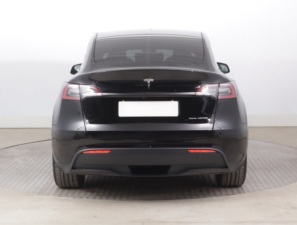 Tesla Model Y 4x4 2023 6
