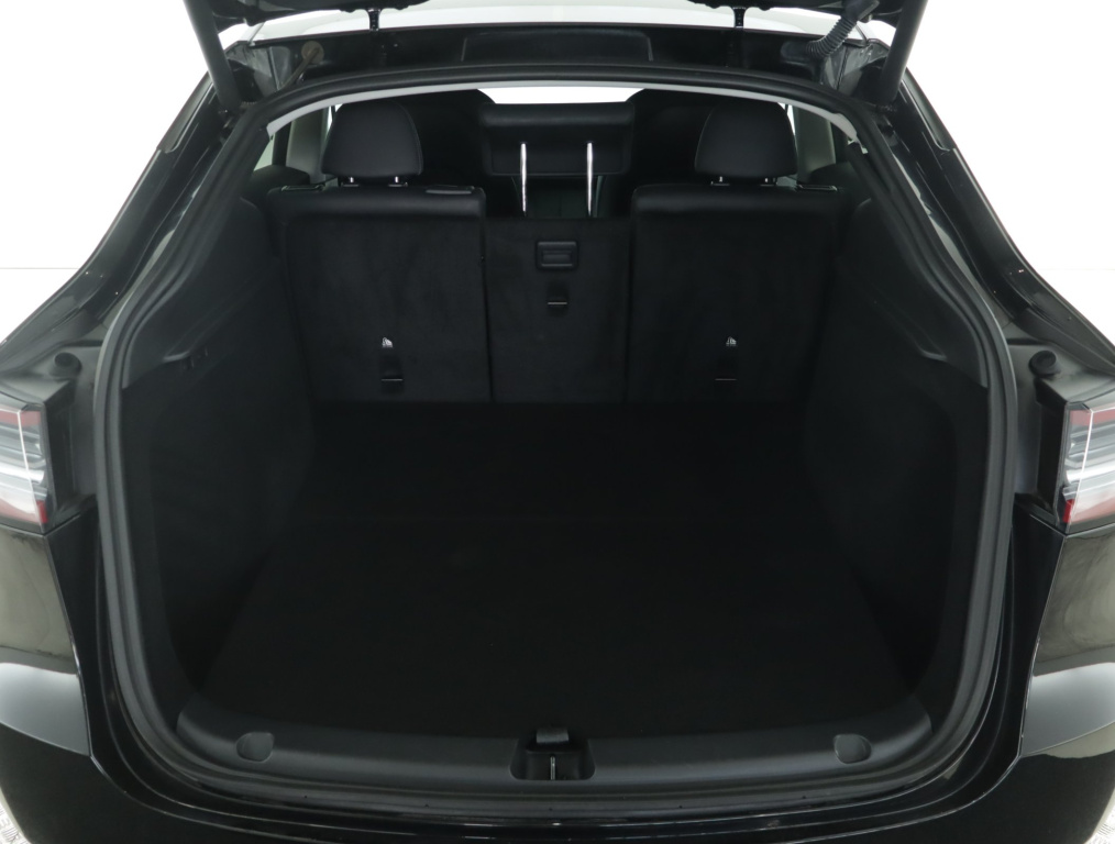 Tesla Model Y 4x4 2023 15