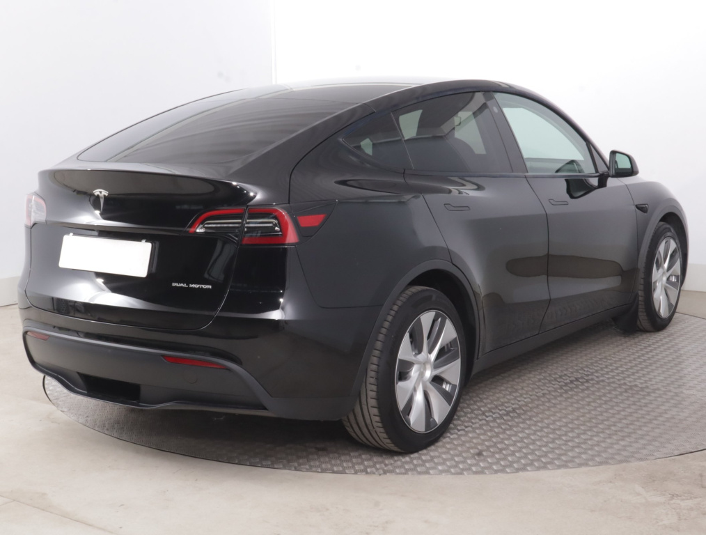 Tesla Model Y 4x4 2023 7