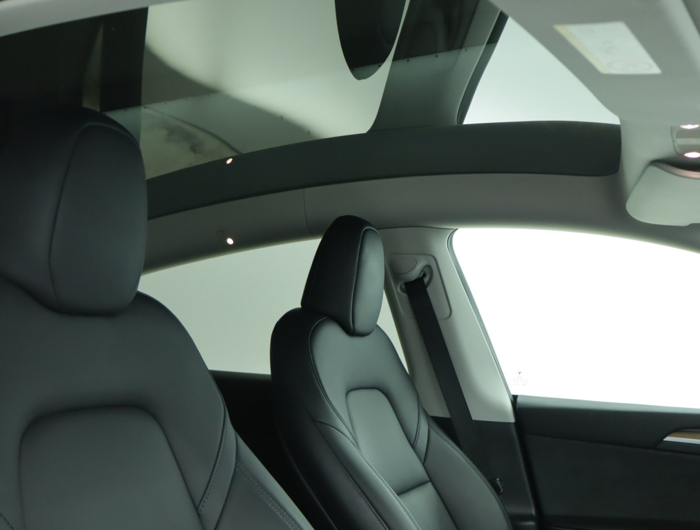 Tesla Model Y 4x4 2023 16