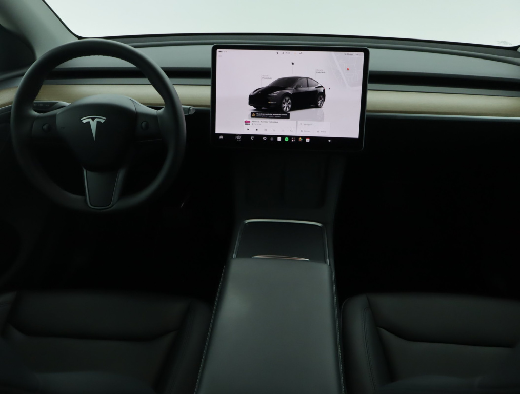 Tesla Model Y 4x4 2023 9
