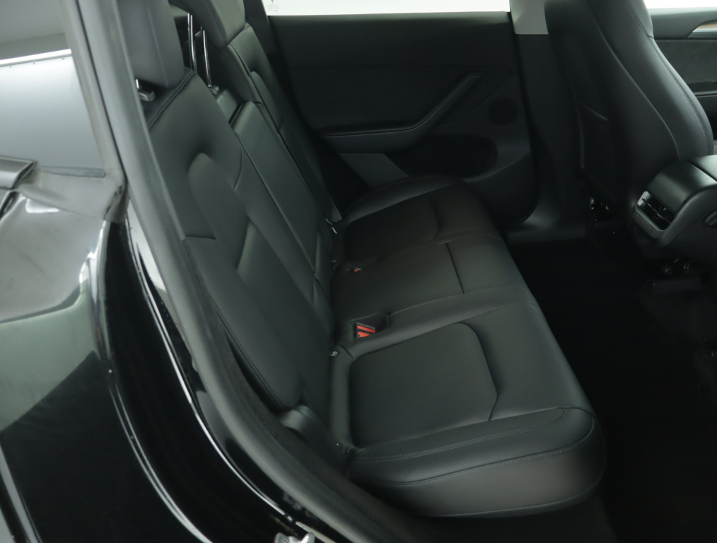 Tesla Model Y 4x4 2023 11