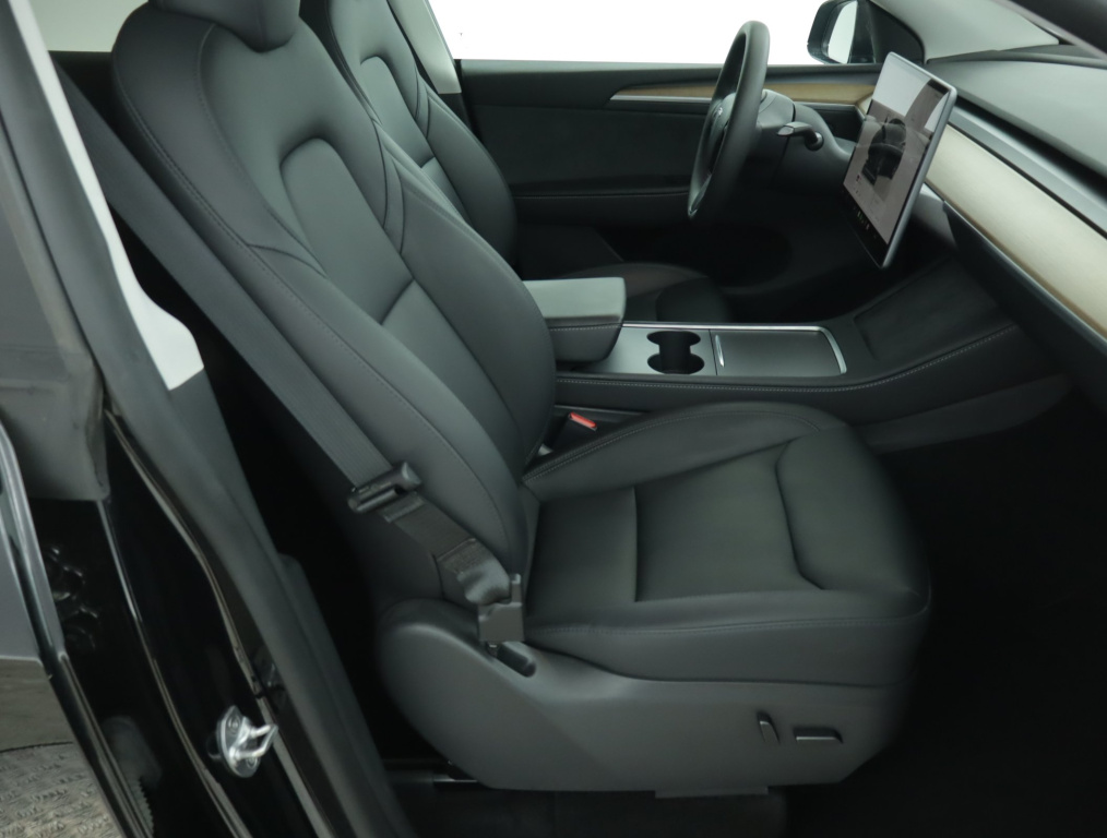 Tesla Model Y 4x4 2023 10