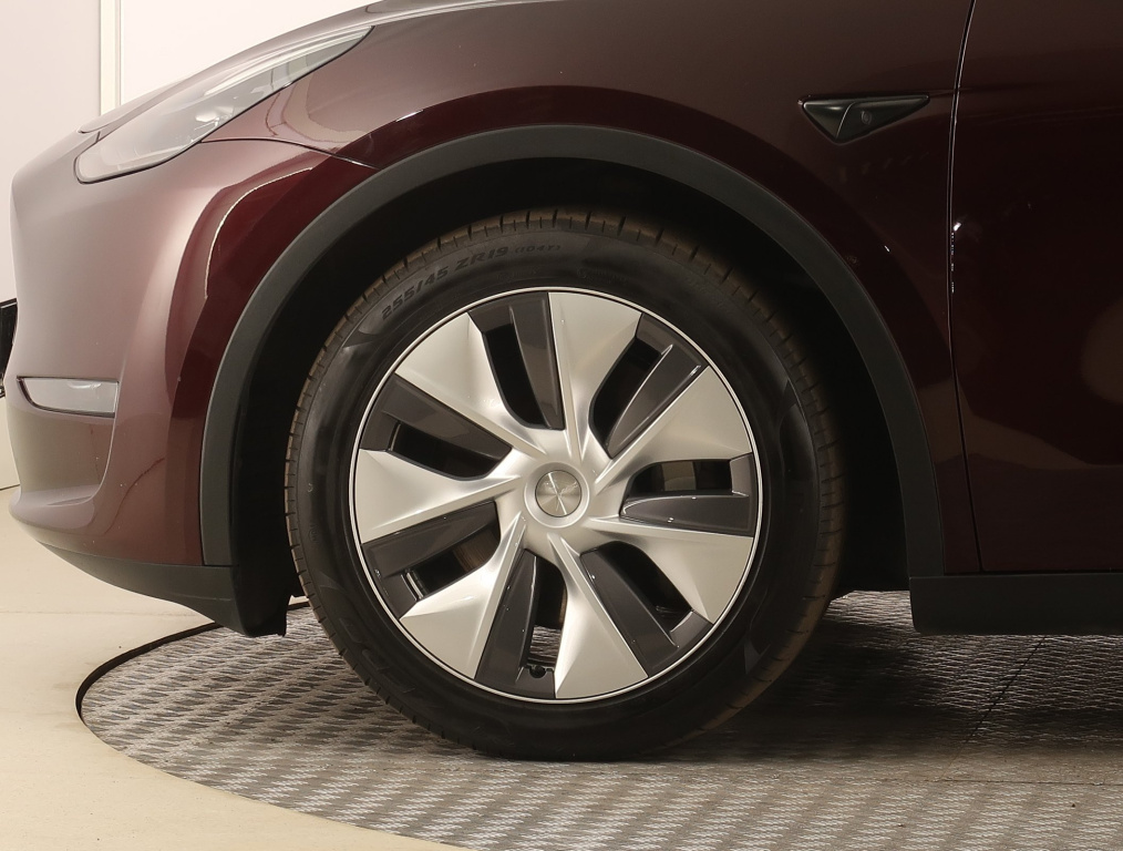 Tesla Model Y 4x4 2023 17