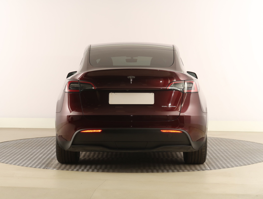 Tesla Model Y 4x4 2023 6
