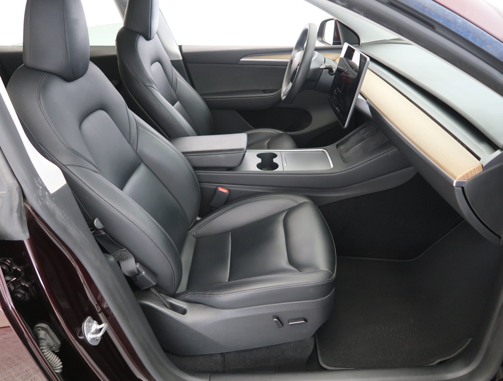 Tesla Model Y 4x4 2023 10