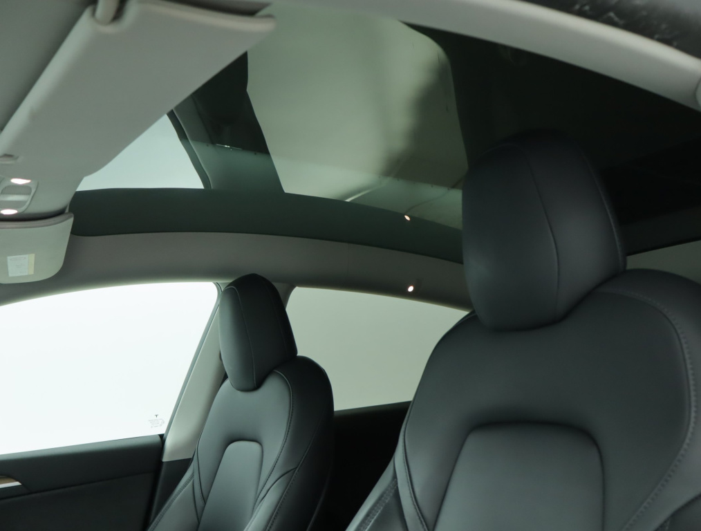 Tesla Model Y 4x4 2022 19