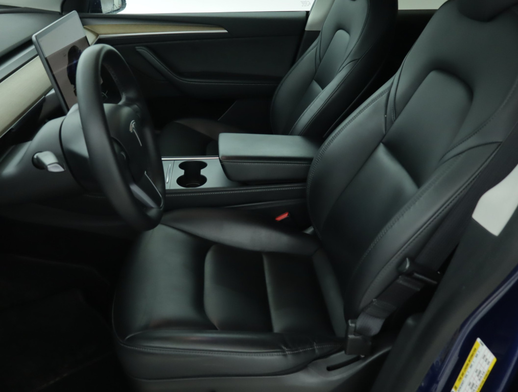 Tesla Model Y 4x4 2022 13