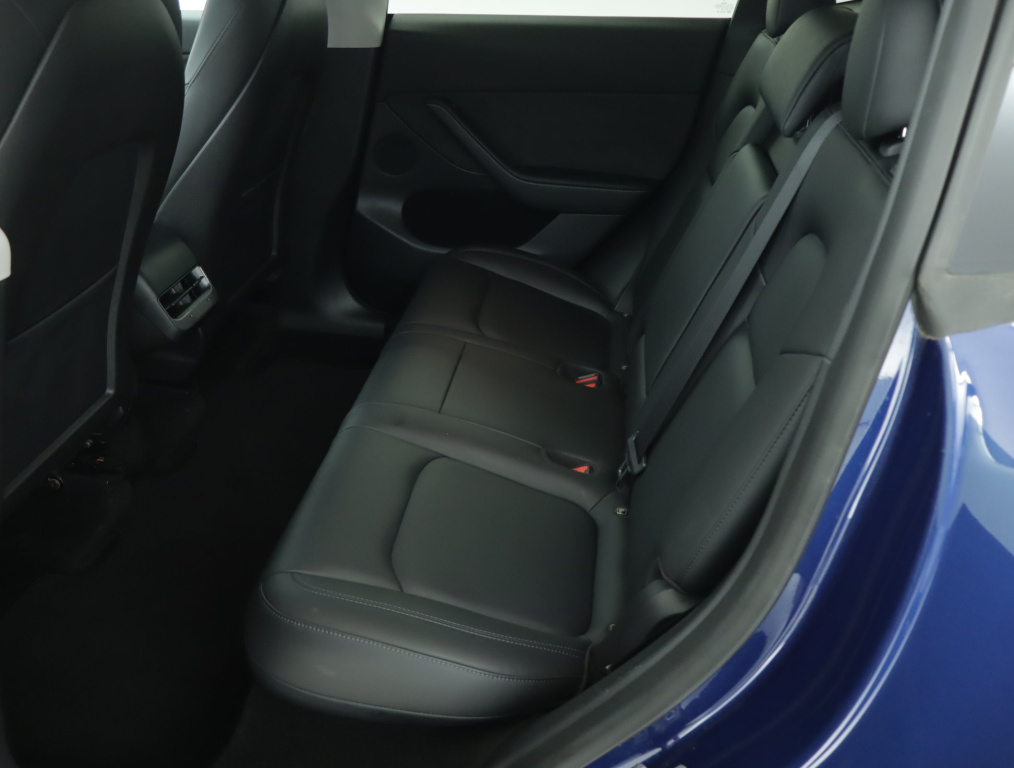 Tesla Model Y 4x4 2022 12