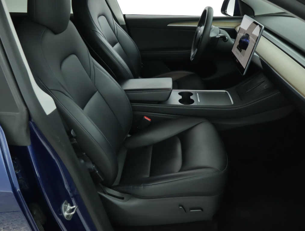 Tesla Model Y 4x4 2022 10