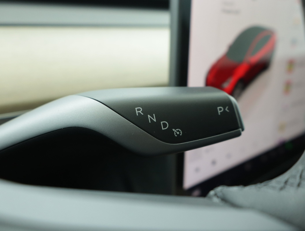 Tesla Model Y 2023 14