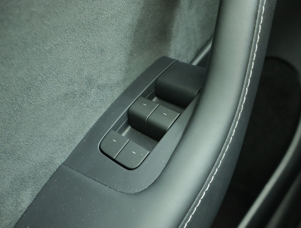 Tesla Model Y 2023 17