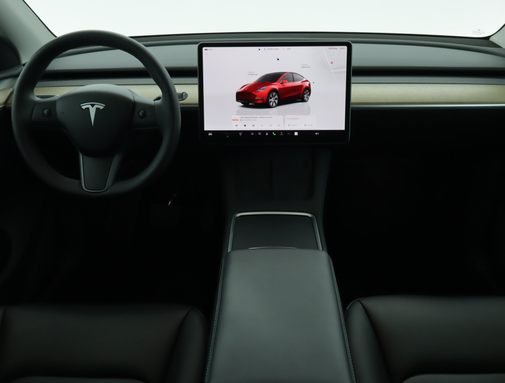 Tesla Model Y 2023 9