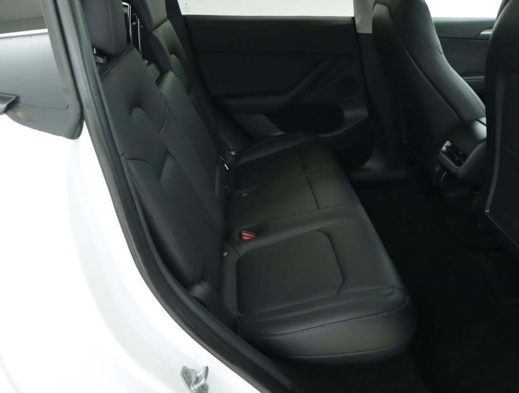 Tesla Model Y 2023 11
