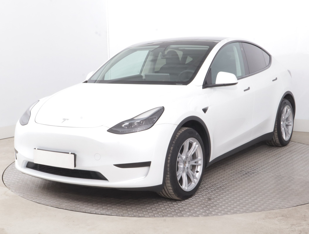 Tesla Model Y 2023 3