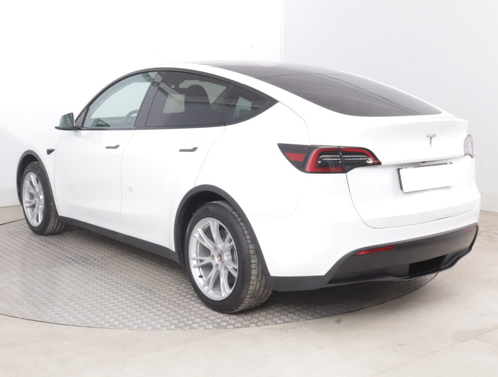 Tesla Model Y 2023 5