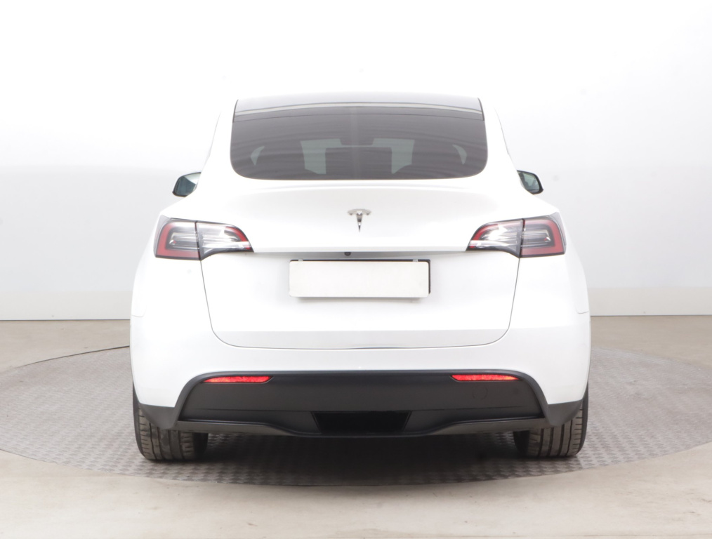 Tesla Model Y 2023 6