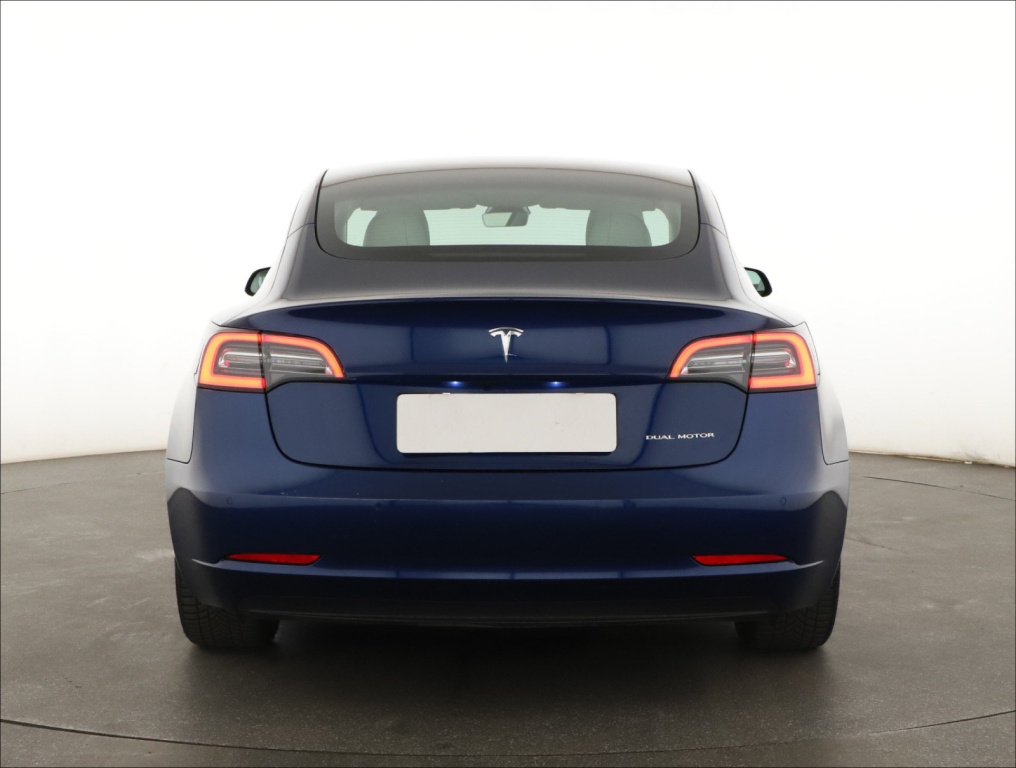 Tesla Model 3 4x4 2020 6