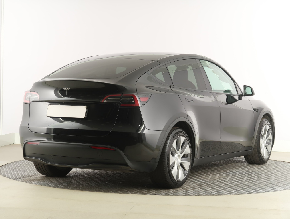 Tesla Model Y 4x4 2023 7