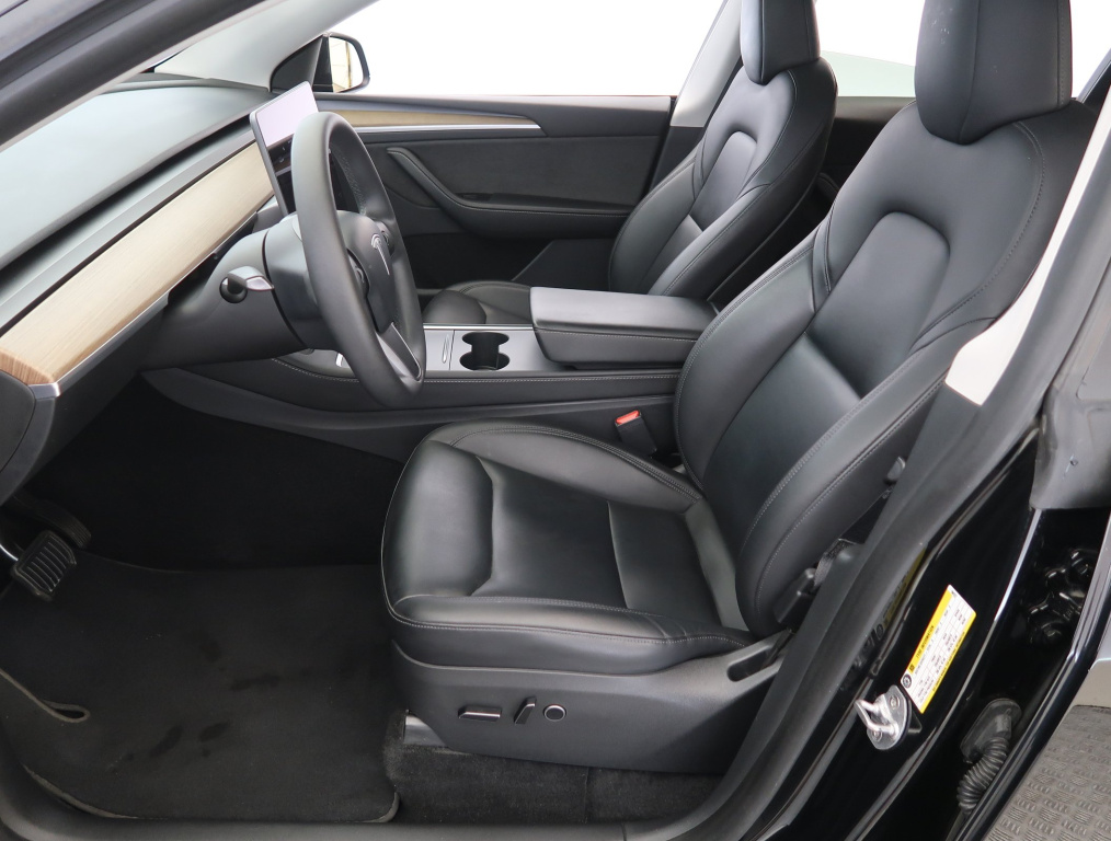 Tesla Model Y 4x4 2023 13